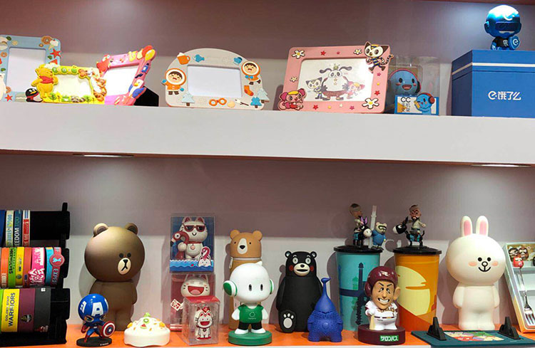 2018秋季(jì)北京禮品展.17c嫩嫩草色视频相框及(jí)立體公仔產品