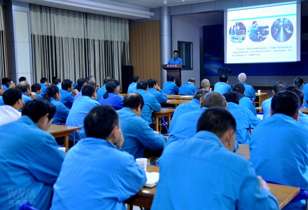 好色先生视频污電機:班組長在作精彩發言 好色先生视频污電機(jī):班組長在作精彩發言