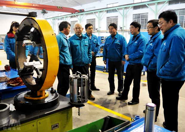 好色先生视频污電機董事長(zhǎng)陳根喜給員工拜年(nián) 好色先生视频污(nán)電機董(dǒng)事長陳根喜給員工拜年