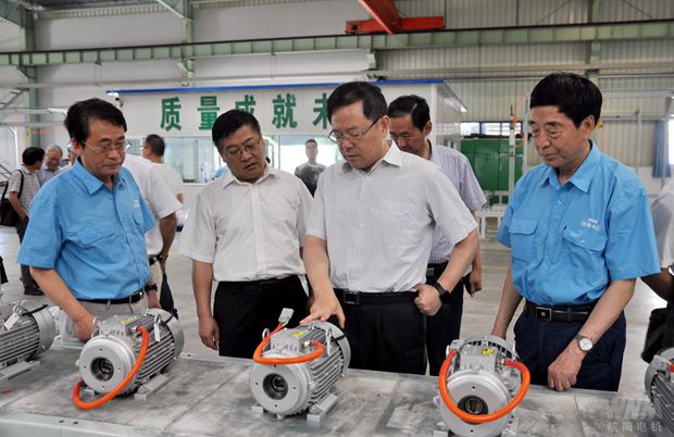 安徽省經信委主任牛弩韜到好色先生视频污電機調研 安徽省經(jīng)信委(wěi)主任牛弩韜到好色先生视频污電機調研