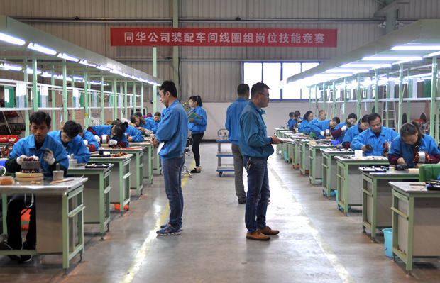 電機生產廠家:裝配車間嵌線競賽現場 電機生產(chǎn)廠家:裝配車間嵌線競賽現場