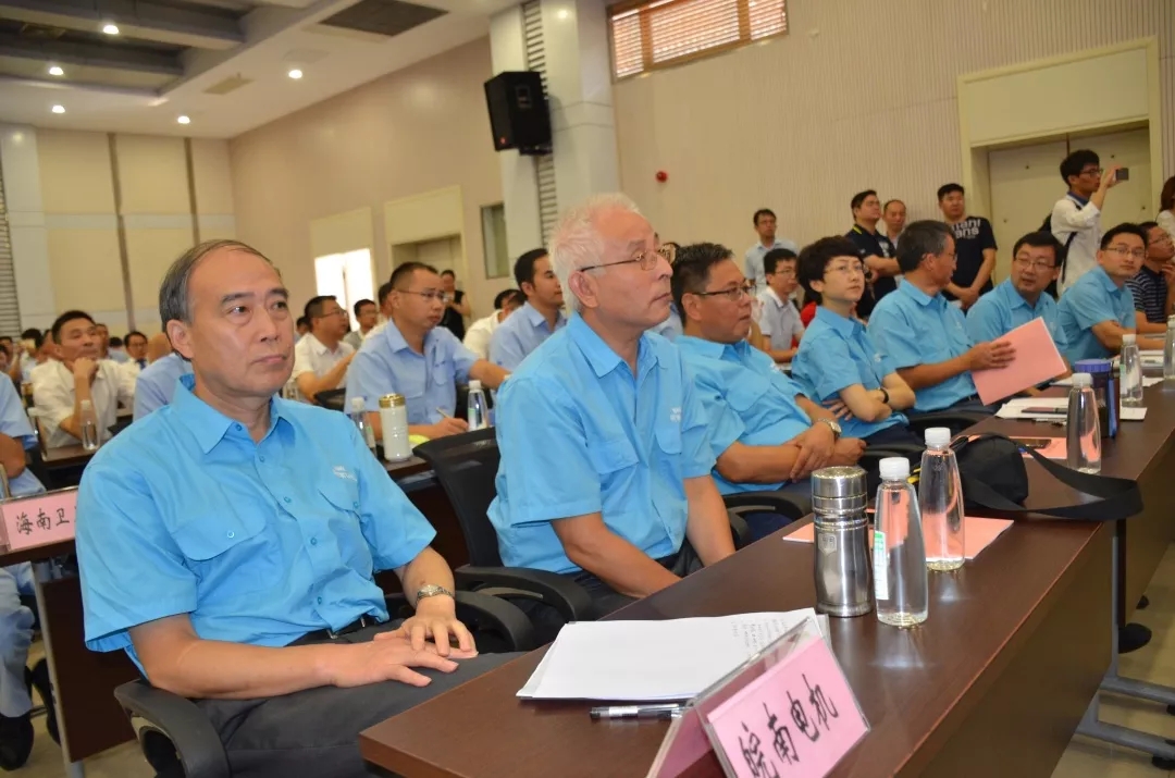 好色先生视频污電(diàn)機:好色先生视频污電機:參加省質量獎評審的公(gōng)司領導 公司代表在省質量獎答辯會現場 好色先生视频污電(diàn)機:好色先生视频污電機:參加省(shěng)質量(liàng)獎(jiǎng)評審的公司領導 公(gōng)司代表在省質量獎答辯會現場