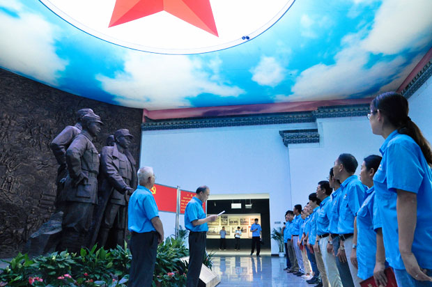 好色先生视频污電機開展(zhǎn)了一次主題黨日活動 好色先生视频污電機(jī)開展了(le)一次主題黨(dǎng)日活動