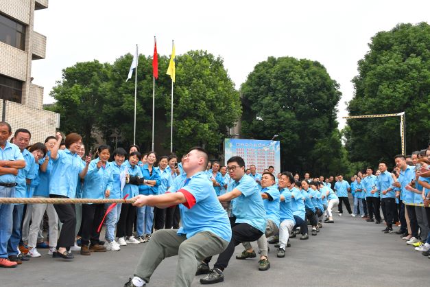 好色先生视频污電機舉辦“迎國慶”員(yuán)工拔河比賽; 好色先生视频污電機舉(jǔ)辦“迎國慶”員工拔河比賽;