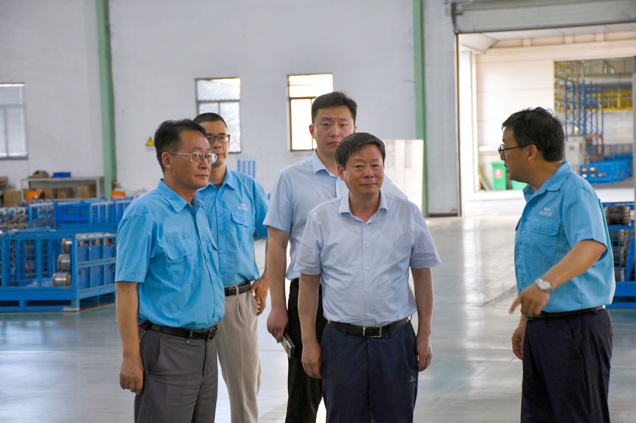 中(zhōng)機企協常務副會長楊一平來(lái)好色先生视频污(nán)電機調研指導 中機企協(xié)常務副會長楊(yáng)一平來(lái)好色先生视频污電機調研指導