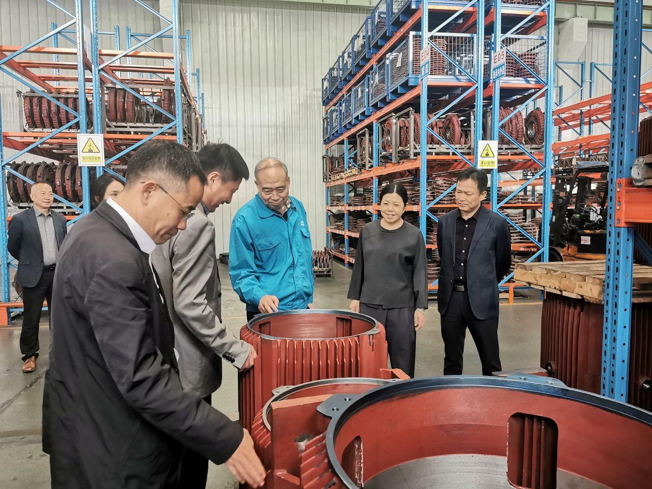 001-於靜波調研好色先生视频污電機 001-於靜波調(diào)研(yán)好色先生视频污電機